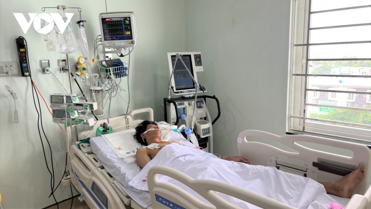 2 trong số 5 bệnh nhân bị ngộ độc rượu tại Kiên Giang đã tử vong